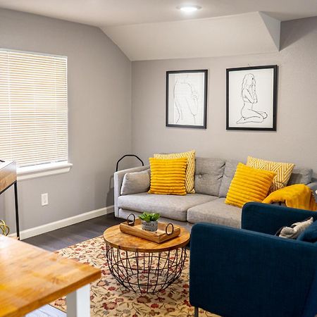 Super Cozy 2 Bedroom With Fast Wifi And Queen Bed Close To Downtown Houston!! Eksteriør billede