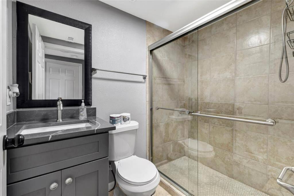 Super Cozy 2 Bedroom With Fast Wifi And Queen Bed Close To Downtown Houston!! Eksteriør billede